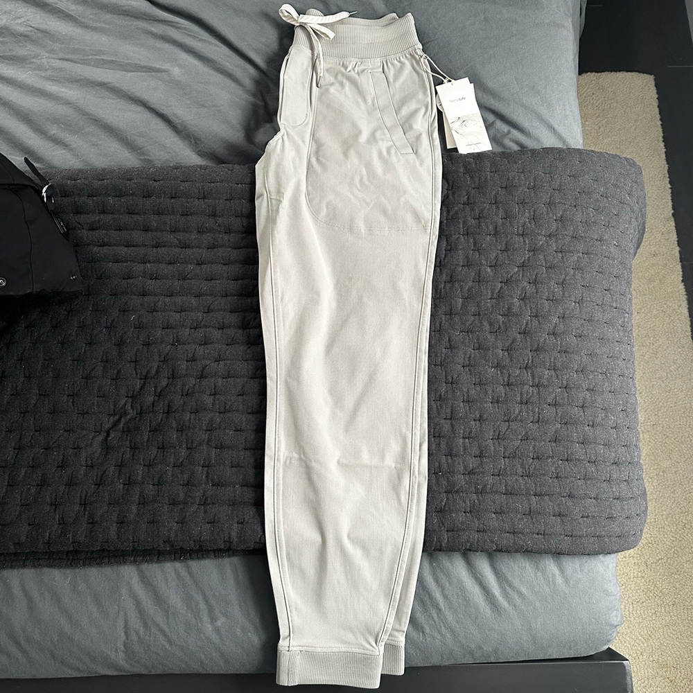 Vuori Light Gray “Driftwood” Meta Jogger Pants